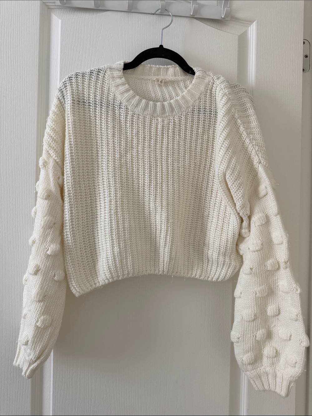 En Creme Ivory Bubble-Sleeve Crewneck Sweater